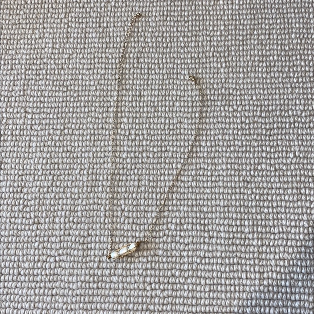 Good and pearl necklace